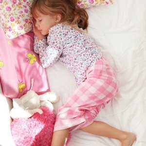 Как приучить ребенка в 8 месяцев спать в своей кроватке комаровский