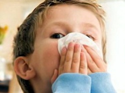 Как остановить кровь из носа у ребенка