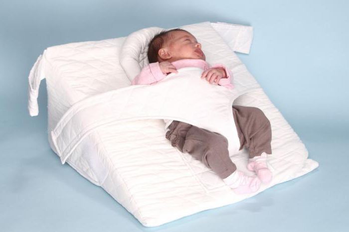 с какого возраста ребенку нужна подушка и как правильно ее выбрать