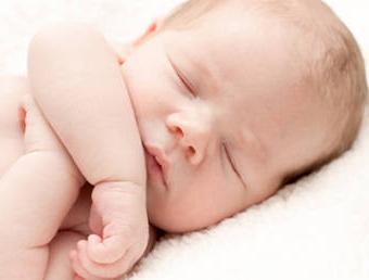 сколько в сутки спит новорожденный