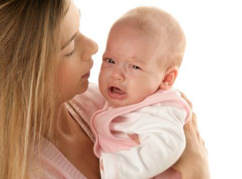 При кашлевых приступах у малыша нужно сразу обращаться к врачу