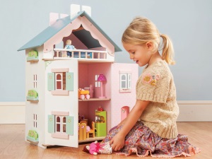 Кукольный дом в подарок ребенку