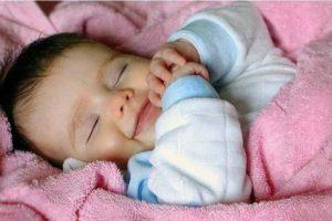 новорожденный много спит и мало ест