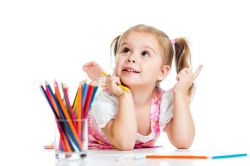 Как научить ребенка в 5 лет поэтапно рисовать человека?