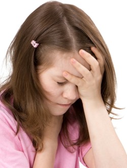 Головная боль у детей и почему болит голова у ребенка