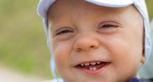 Появление зубов у годовалого ребёнка