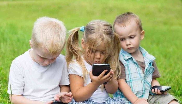 Вред мобильного телефона для детей