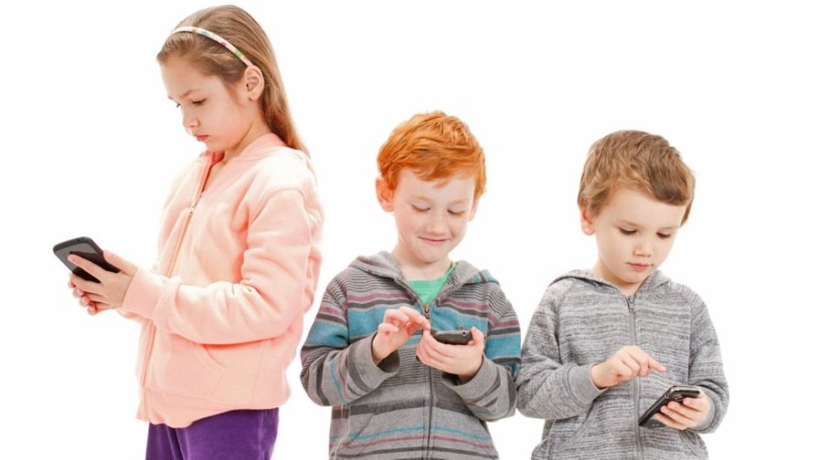 В чем вред мобильного телефона для ребенка